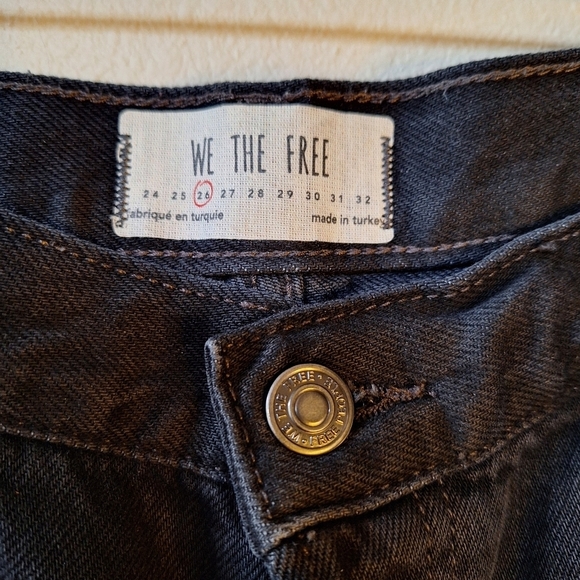 NWOT We The Free Maggie Cropped Jeans. Button fly. Distressed.  Womens size 26 - Picture 2 of 8